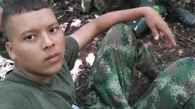 Soldado Santandereano al borde de la muerte tras pisar una mina antipersonal en el sur de Bolívar: Su familia denuncia demoras en la atención