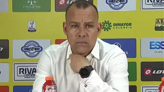 El Técnico del Atlético Bucaramanga explotó en rueda de prensa: "Si le gusta el chisme, monte una peluquería"
