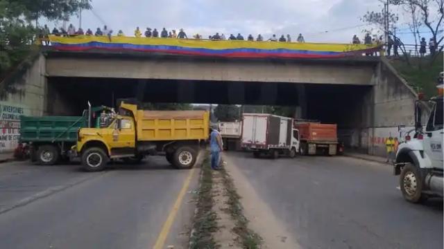Se levanta el paro camionero: Gobierno y transportadores sellan un polémico acuerdo que divide opiniones