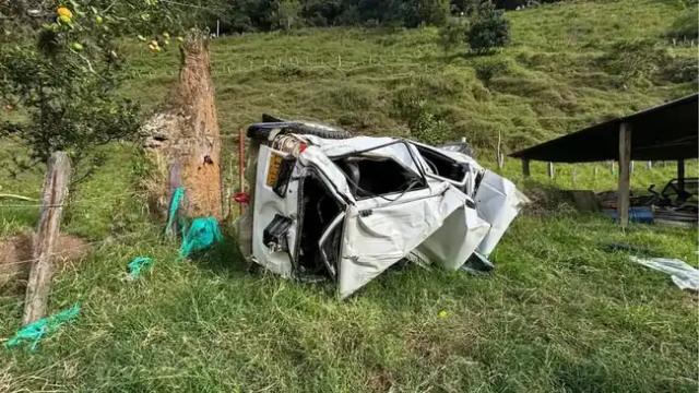 Conductor se mató cuando la camioneta que manejaba cayó por un abismo de 64 metros, en Santander.