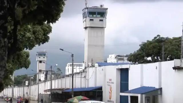 Guardia del INPEC herido en atentado cerca de la cárcel Modelo en Bucaramanga.
