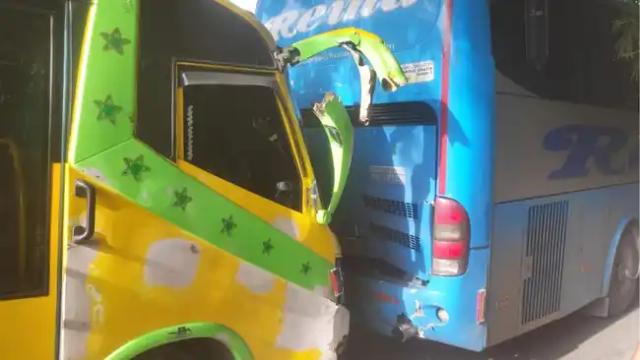 Fuerte accidente entre dos buses dejó 15 personas lesionadas en Bucaramanga