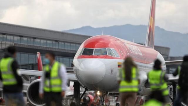 Video: Evacuan de emergencia a pasajeros vuelo de Avianca tras fallas técnicas