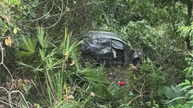 Vehículo se fue por un abismo en la vía San Gil: dejó una persona herida