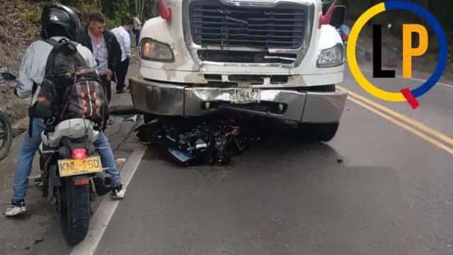 Accidente en La Lizama  dejó a un motociclista sin vida, Por poco linchan al  conductor del tractocamión