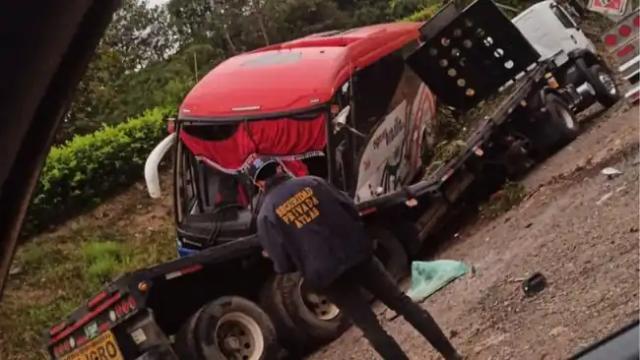 Grave accidente de bus intermunicipal en Piedecuesta dejó 5 personas heridas