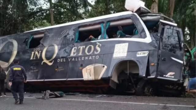 Bus de Los Inquietos del Vallenato sufrió accidente dejó un fallecido