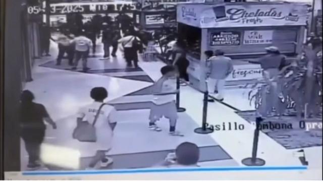 Video: vigilante le disparó en la cabeza a un hombre en pleno centro comercial
