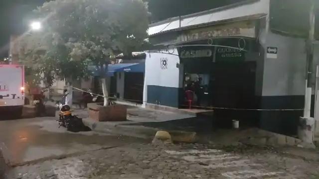 Sicariato en Girón dejó un muerto y dos heridos, entre ellos un menor de 3 años que esperaba el bus con su padre