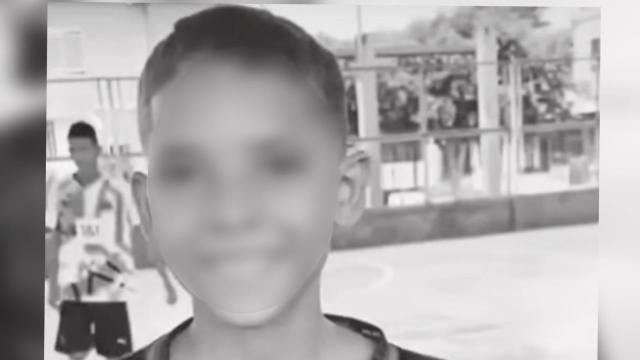 Mientras jugaba en una cancha  menor de 16 años fue asesinado por hombres que dispararon indiscriminadamente en Santander