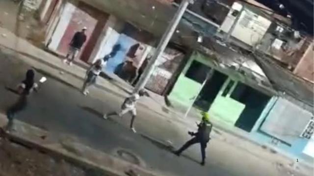 Video: Ciudadanos se enfrentaron con palos y botellas contra Policías en Girón