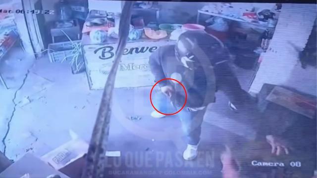 Cámaras captaron violento atraco en un Fruver en Bucaramanga