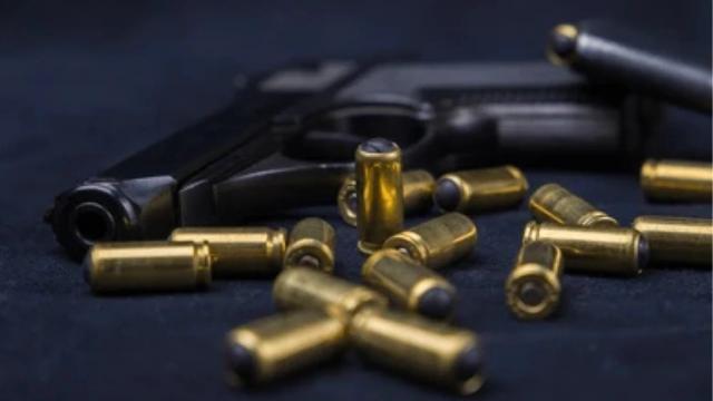 Encapuchado irrumpió en parqueadero y atacó a ciudadano con arma traumática