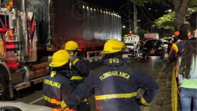 Julian de 20 años, la victima fatal del accidente en Girón. Las llantas de una tractomula acabaron con su vida