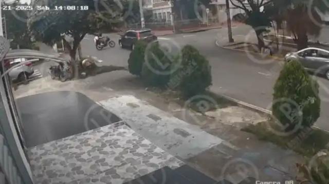 Video Fuerte accidente de tránsito en Cabecera deja dos jóvenes gravemente heridos