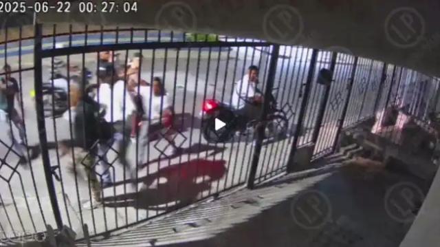 Video: Ocho motorizados acorralaron a joven en violento atraco