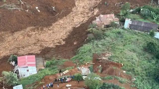 Tragedia: Ya son ocho los muertos tras deslizamiento de tierra por lluvias.