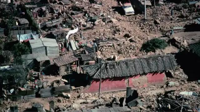 Siete muertos y caos en las calles tras intenso sismo en Guatemala