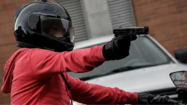 Hombre fue atacado a disparos durante el atraco de una cadena en Girón