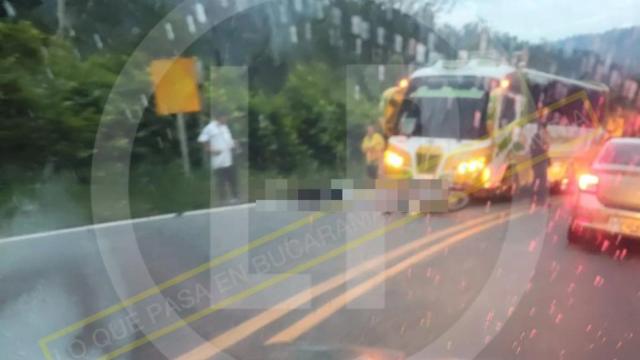 Pareja murió en choque entre moto y buseta en vía Bucaramanga–San Alberto