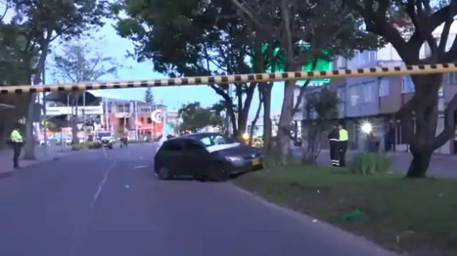 Tragedia: mujer y su bebé, hallados muertos dentro de un carro