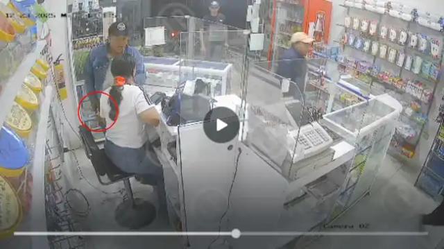Video: Atraco a mano armada en una droguería de Santander