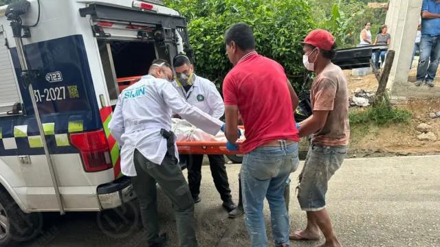 Lo que comenzó como una jornada normal terminó en tragedia: trabajador murió tras desplomarse un muro en plena obra.