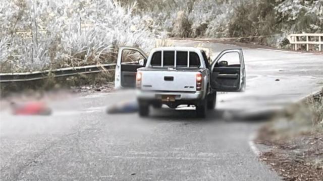 Tres hombres fueron sacados de una finca, se los llevaron y luego aparecieron sin vida junto a una camioneta