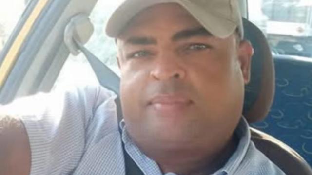 Brutal ataque armado dejó a un taxista muerto frente a una pasajera.