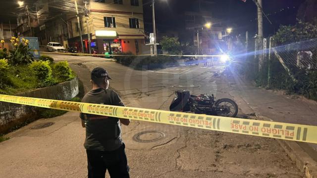 Sicarios asesinaron a un joven domiciliario mientras realizaba una entrega.