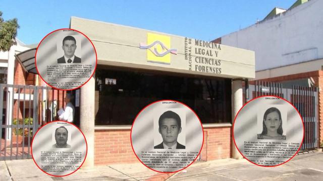Estas cuatro personas están esperando a sus familiares en Medicina Legal.