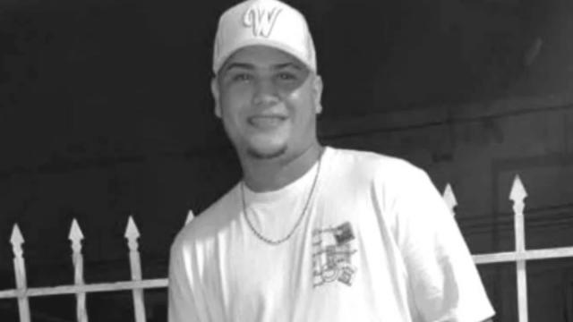 Joven trabajador murió tras ser atacado con 11 disparos por sicarios que buscaban a otro.