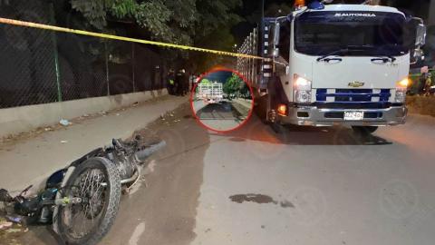 Motociclista murió tras chocar contra un camión en el sector de Chimitá