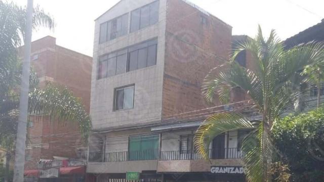 Domiciliario fue asesinado en las escaleras del edificio donde vivía.