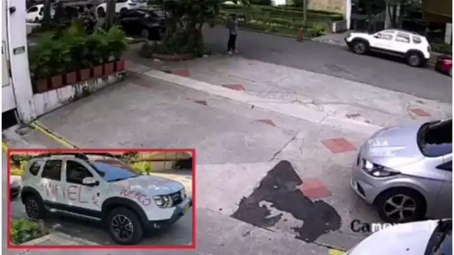 VIDEO ¿Apareció el dueño de la camioneta parqueada en Cabecera con letreros llamativos?