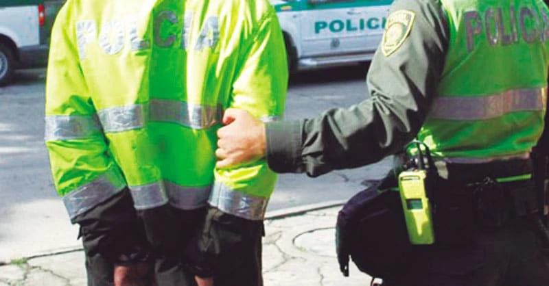 Judicializados dos patrulleros de la Policía Nacional investigados por concusión en Santander