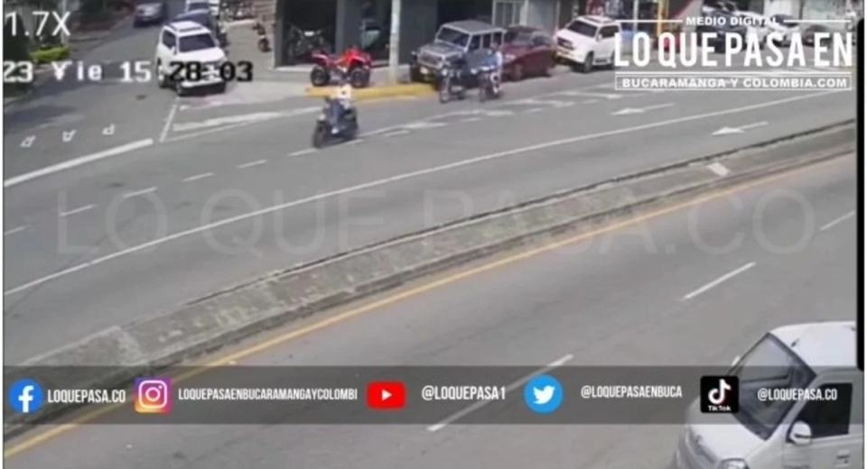 VIDEO: Madre e hija fueron víctimas de un motoladrón, las tumbaron de la moto para robarlas
