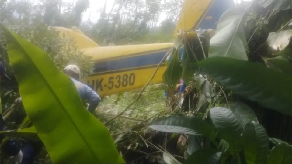 Horror en el Aire: Avioneta de Fumigación Cae a Tierra y Piloto Sobrevive de Milagro