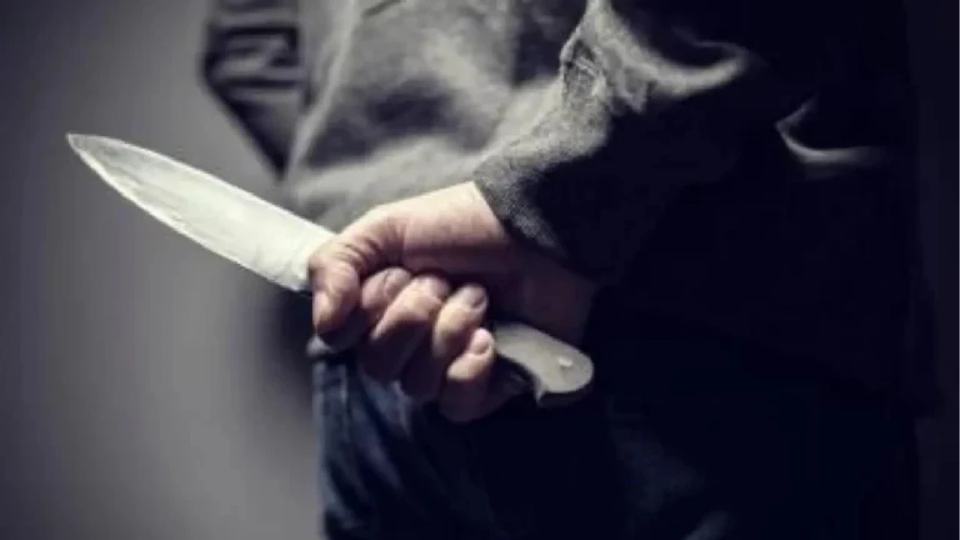 Indignante: Menor de 15 años apuñaló a sus padres por lavar los platos.