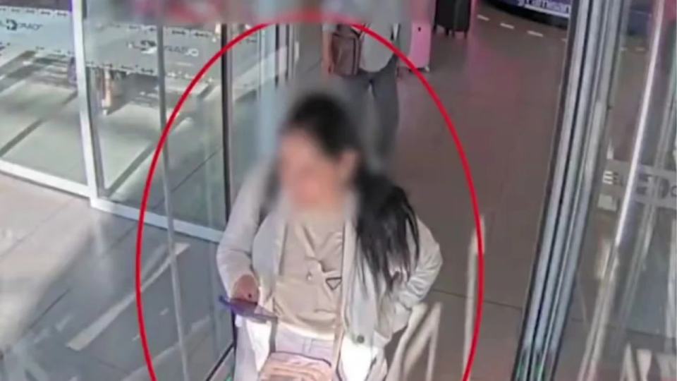 Mujer capturada con más de mil millones de pesos en una bolsa de donas