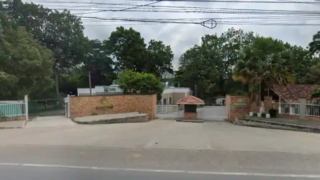 Indignante: Hallan feto en canal de aguas residuales en Girón