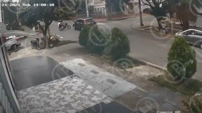 Video Fuerte accidente de tránsito en Cabecera deja dos jóvenes gravemente heridos