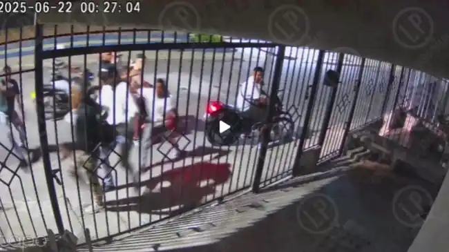 Video: Ocho motorizados acorralaron a joven en violento atraco