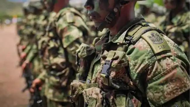 Un soldado muerto y seis más heridos tras atentado con dron de las disidencias