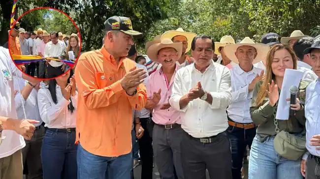 Gobernador de Santander entrega obra en el corregimiento de Cincelada