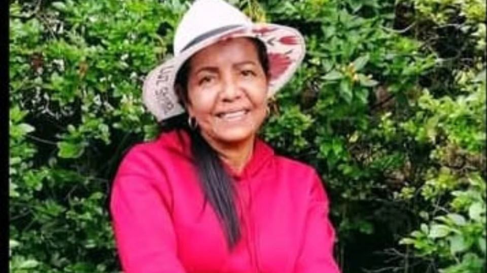Docente pensionada fue asesinada en plena vía pública; autoridades investigan el caso.