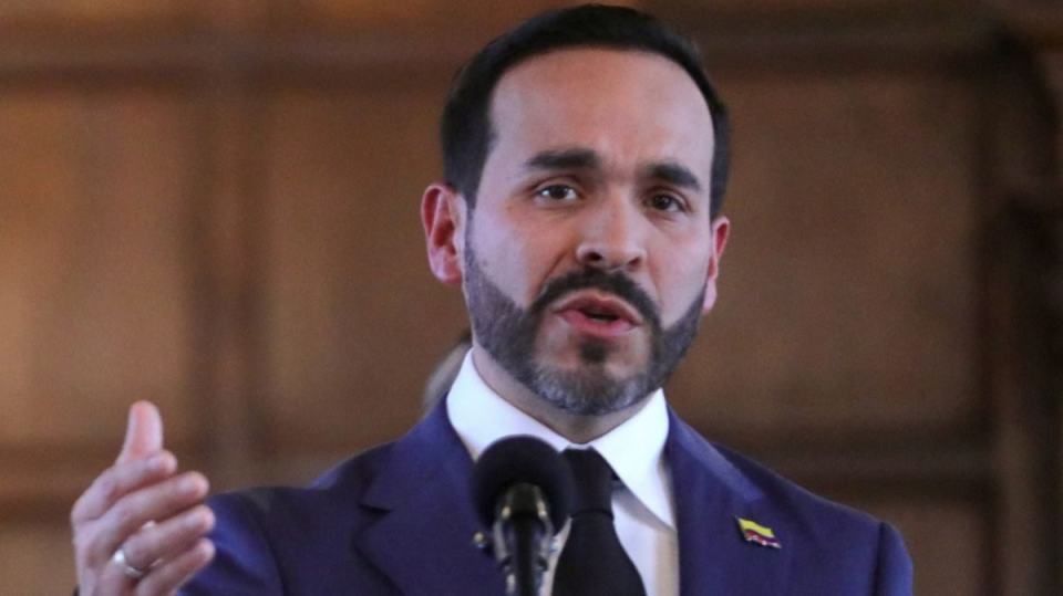 De la espriella pidió reversar aumento de la gasolina de octubre