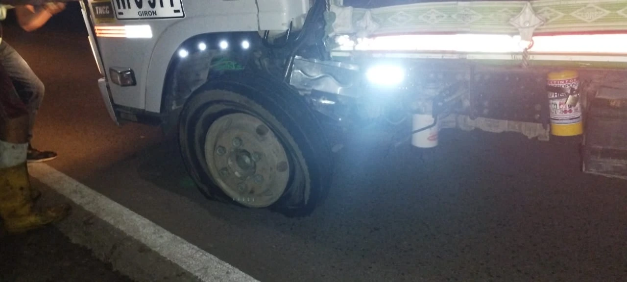 GALERÍA: Accidente en vía Rionegro - El Playón dejó un motociclista herido. - imagen 2