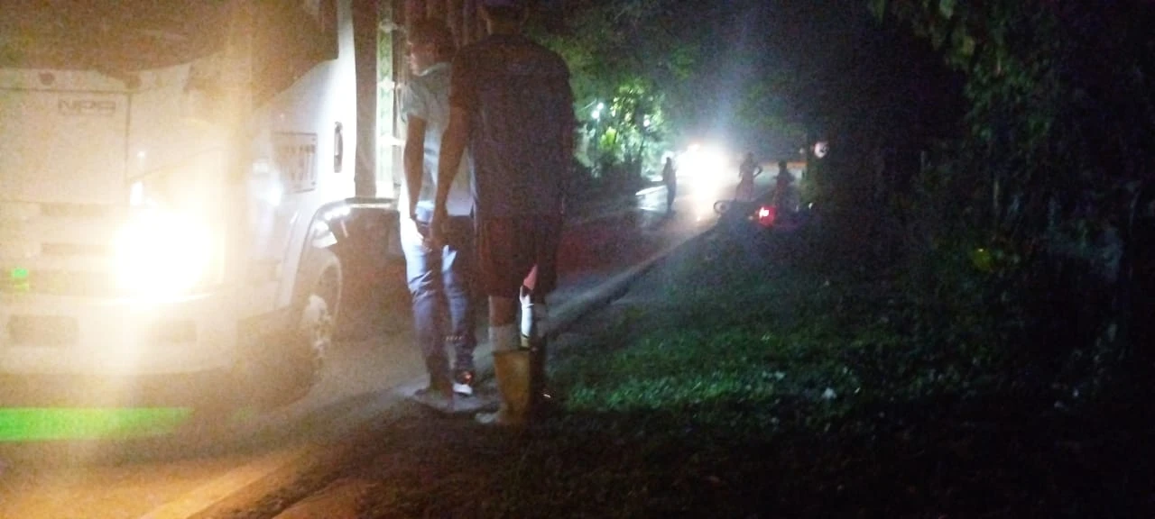 GALERÍA: Accidente en vía Rionegro - El Playón dejó un motociclista herido. - imagen 3