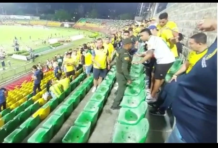 VIDEO: A esta hora disturbios dentro del estadio Alfonso López